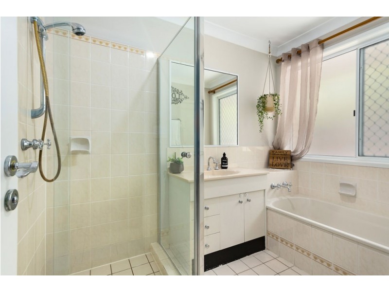 16 Edwards Drive, Albany Creek QLD 4035