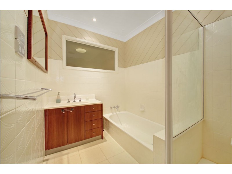 31 Yeerinbool Court, Arana Hills QLD 4054