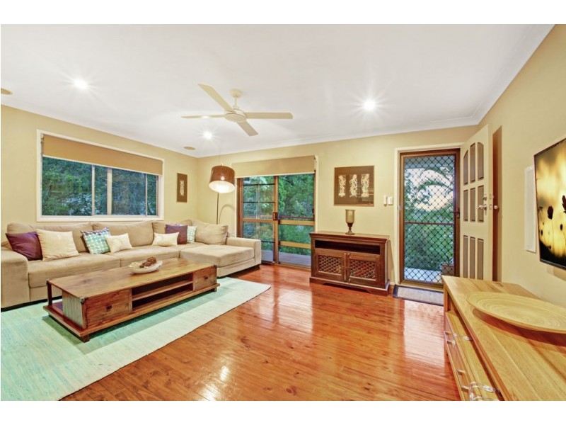 31 Yeerinbool Court, Arana Hills QLD 4054