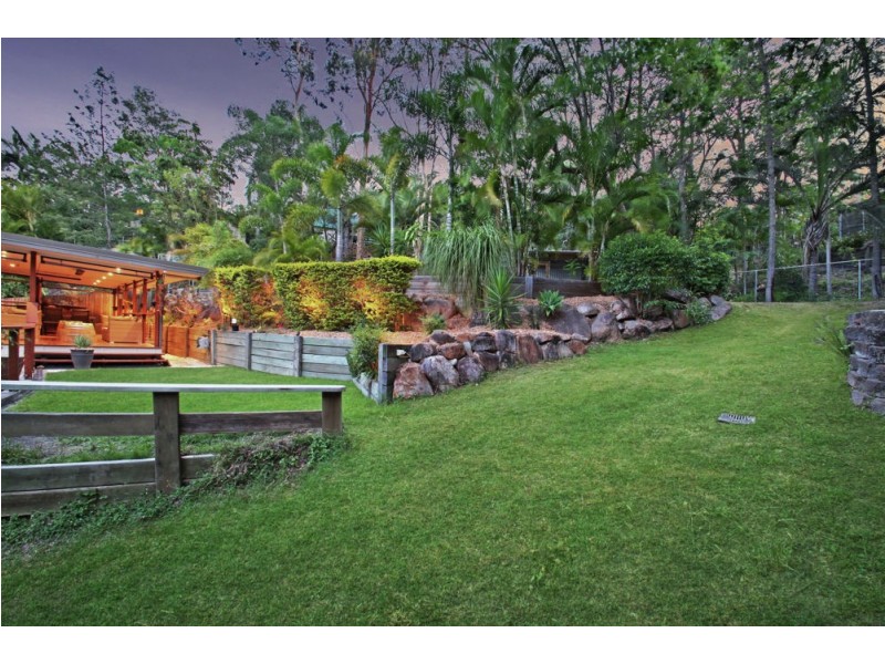 31 Yeerinbool Court, Arana Hills QLD 4054