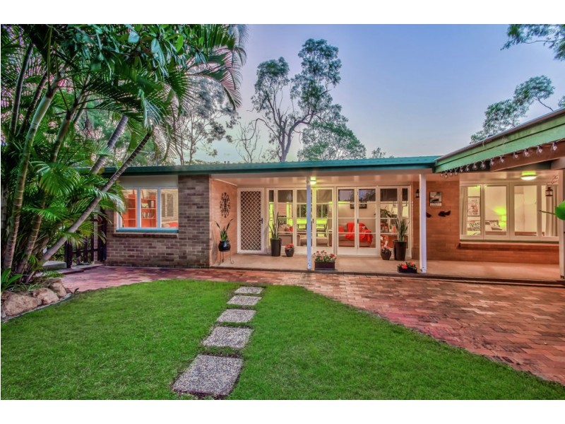 33 Caesar Road, Ferny Hills QLD 4055