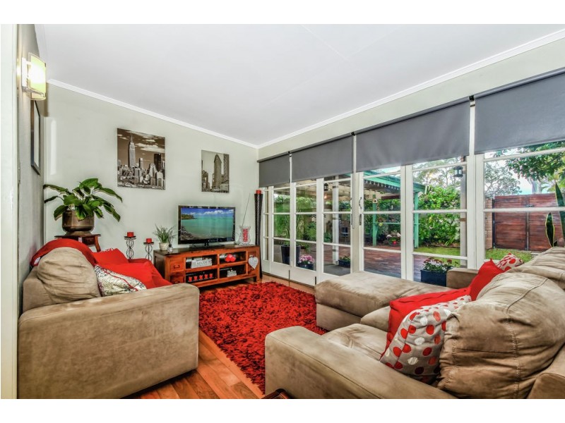 33 Caesar Road, Ferny Hills QLD 4055