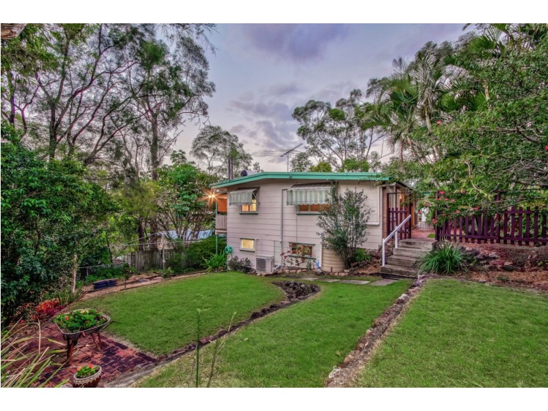 33 Caesar Road, Ferny Hills QLD 4055
