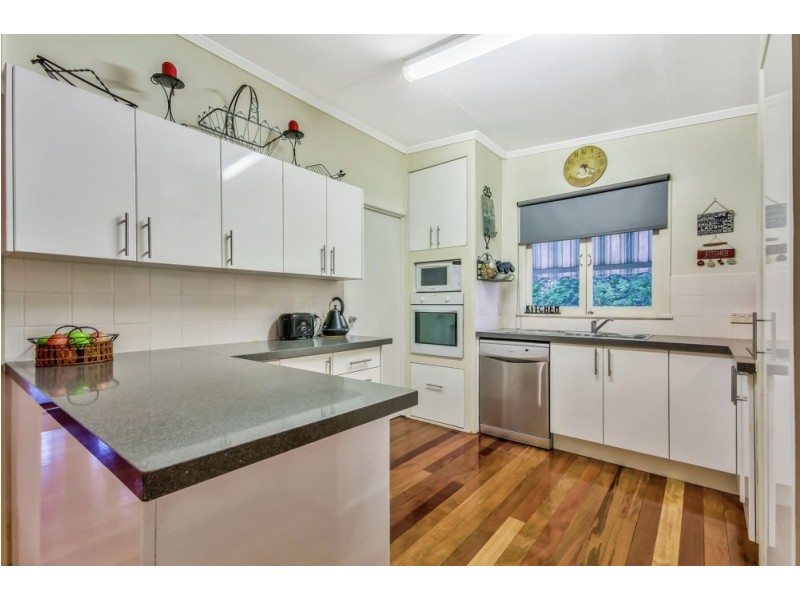 33 Caesar Road, Ferny Hills QLD 4055