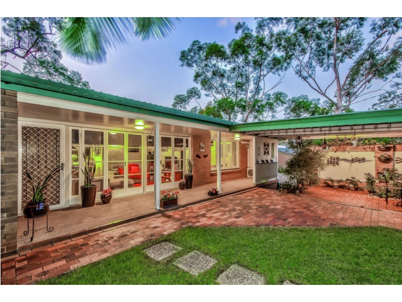 33 Caesar Road, Ferny Hills QLD 4055