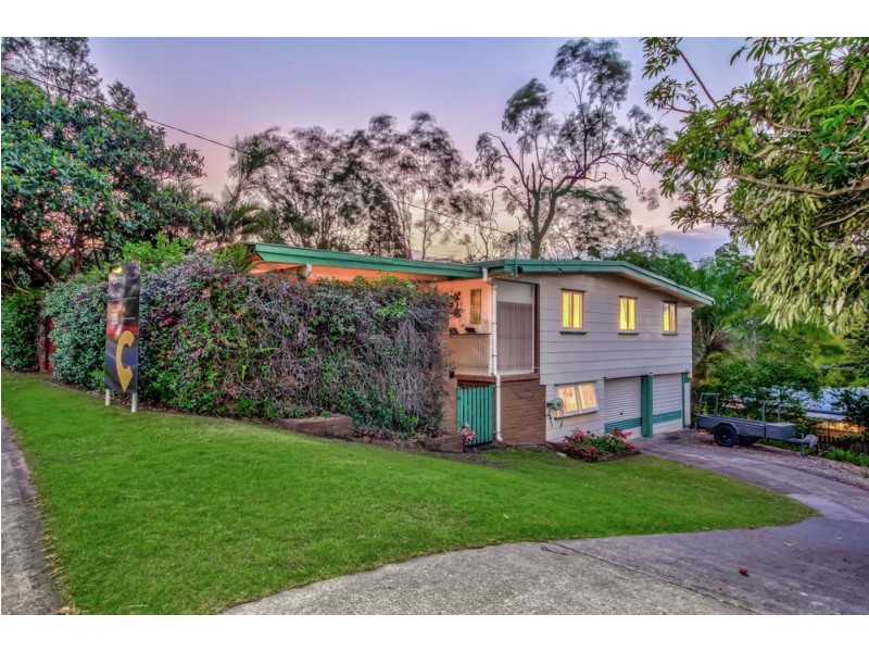 33 Caesar Road, Ferny Hills QLD 4055