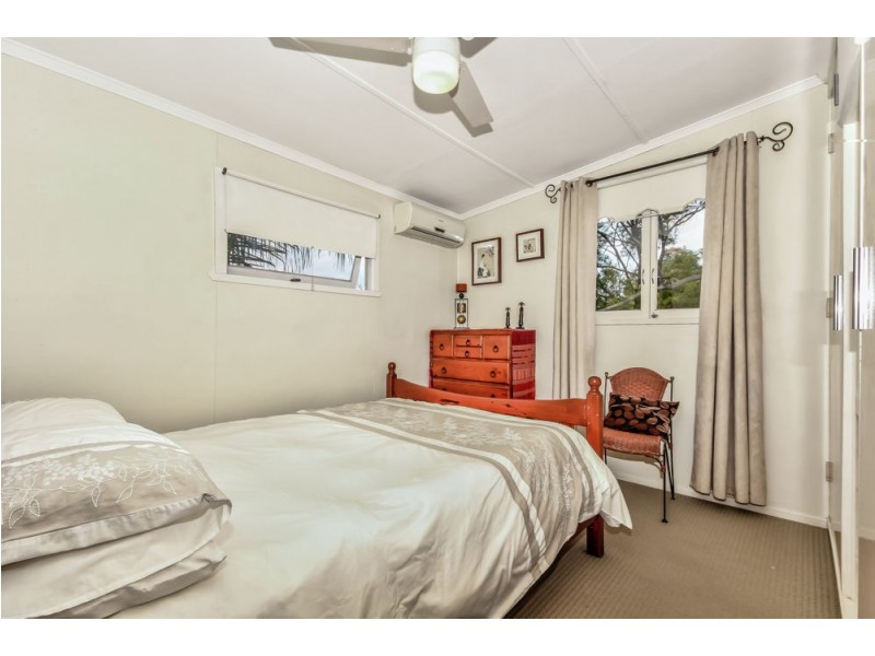 33 Caesar Road, Ferny Hills QLD 4055