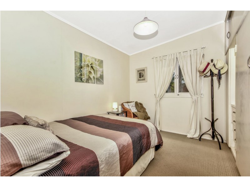 33 Caesar Road, Ferny Hills QLD 4055