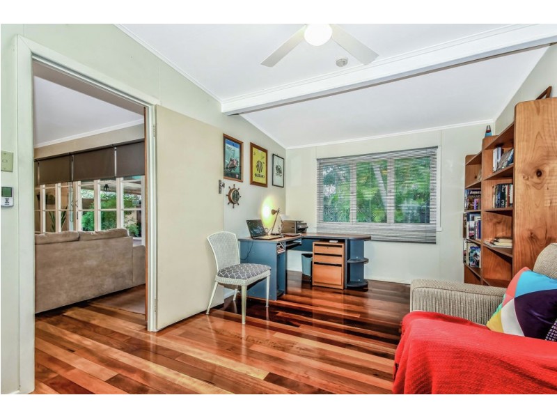 33 Caesar Road, Ferny Hills QLD 4055