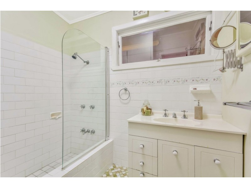 33 Caesar Road, Ferny Hills QLD 4055