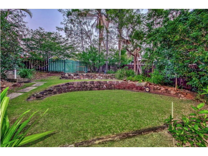 33 Caesar Road, Ferny Hills QLD 4055