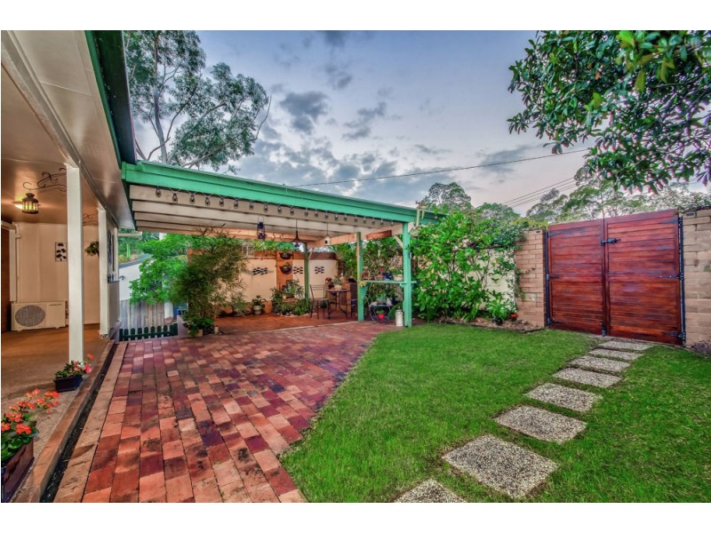 33 Caesar Road, Ferny Hills QLD 4055