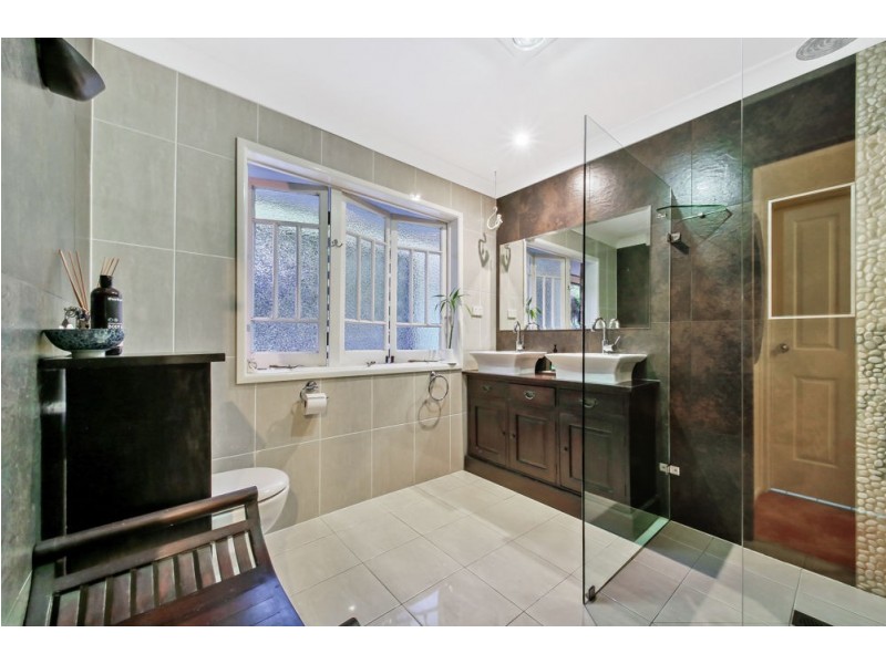 42 Yathong Court, Arana Hills QLD 4054