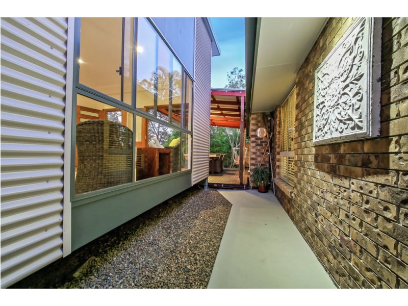 42 Yathong Court, Arana Hills QLD 4054