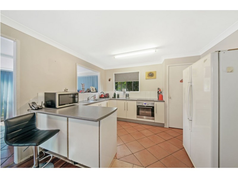 27 Yathong Court, Arana Hills QLD 4054