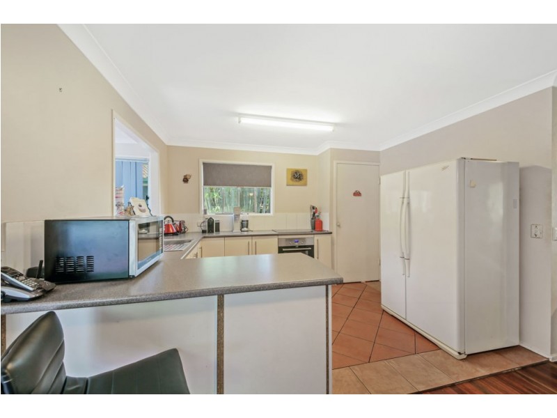 27 Yathong Court, Arana Hills QLD 4054
