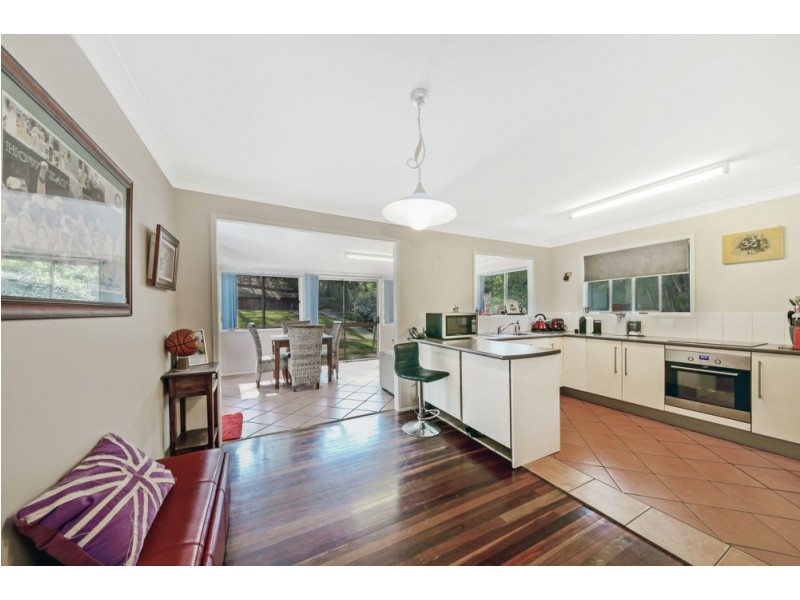 27 Yathong Court, Arana Hills QLD 4054