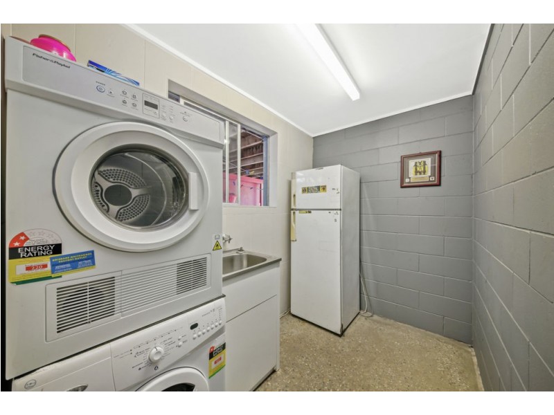 27 Yathong Court, Arana Hills QLD 4054