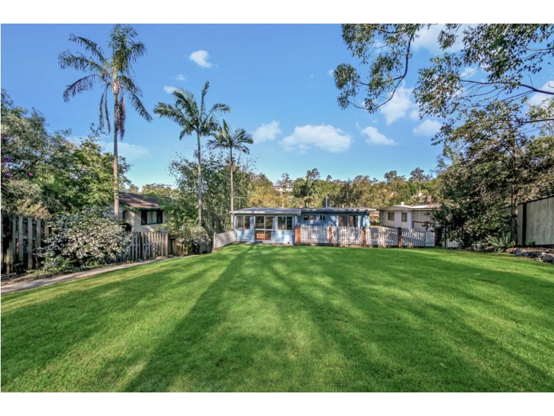 27 Yathong Court, Arana Hills QLD 4054