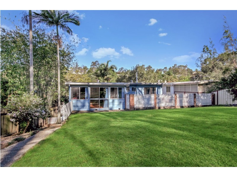 27 Yathong Court, Arana Hills QLD 4054