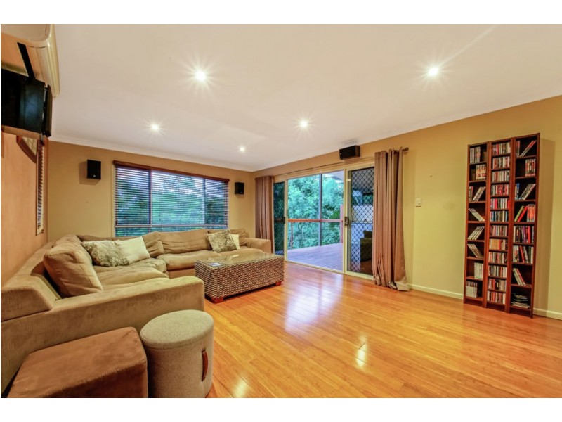 12 Woodburn Place, Ferny Hills QLD 4055