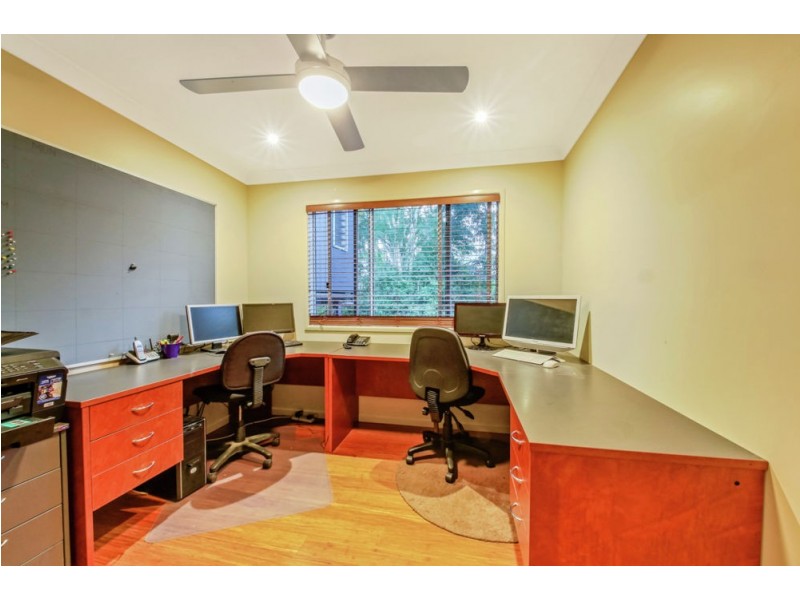 12 Woodburn Place, Ferny Hills QLD 4055