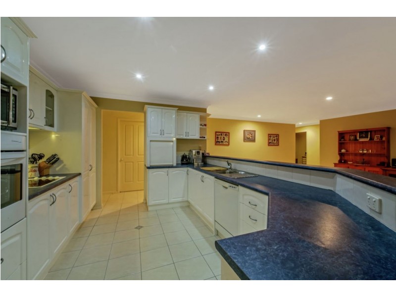 18 Reginald Avenue, Arana Hills QLD 4054