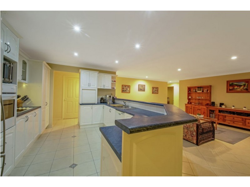 18 Reginald Avenue, Arana Hills QLD 4054