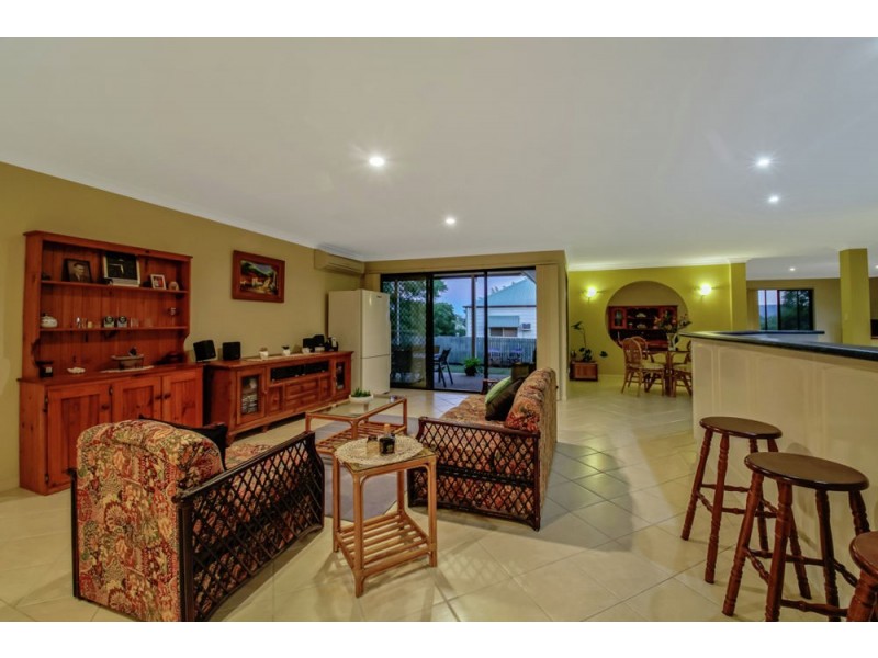 18 Reginald Avenue, Arana Hills QLD 4054