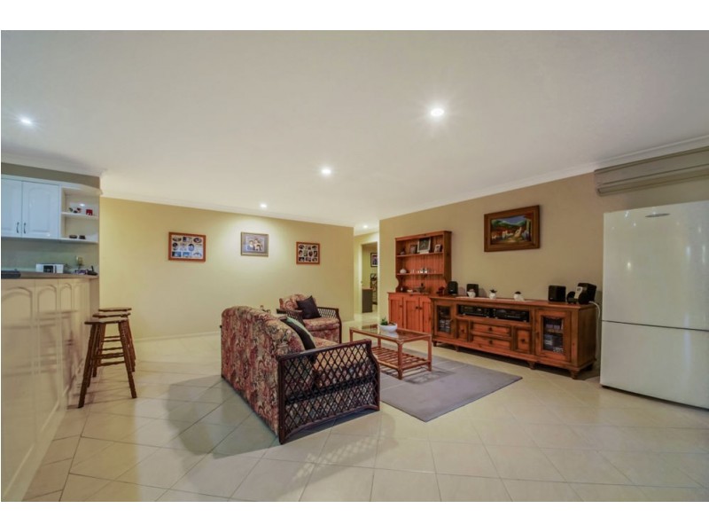 18 Reginald Avenue, Arana Hills QLD 4054