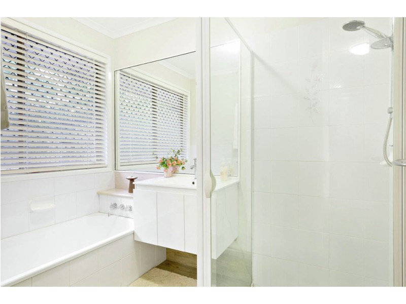 32 Leatherwood Drive, Arana Hills QLD 4054