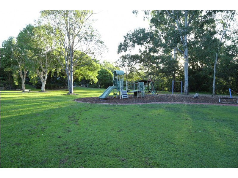 32 Leatherwood Drive, Arana Hills QLD 4054