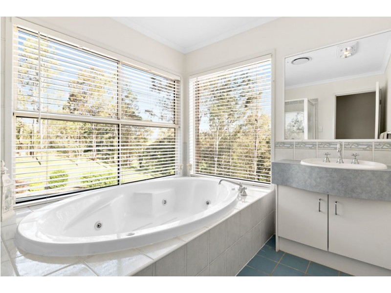 13 Stavewood Court, Highvale QLD 4520