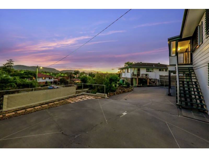 9 Craig Street, Everton Hills QLD 4053