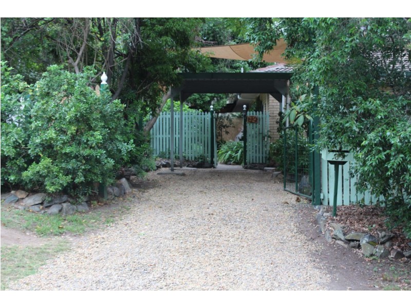 39 Mt Glorious Road, Samford Village QLD 4520