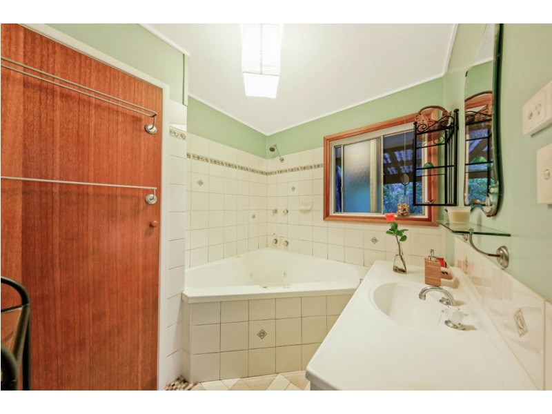 39 Mt Glorious Road, Samford Village QLD 4520