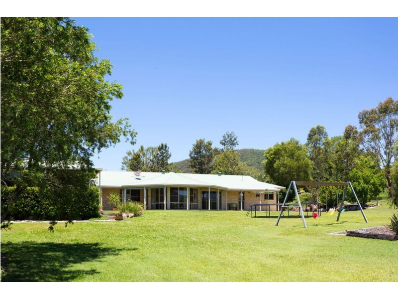 7 Les Douglas Court, Camp Mountain QLD 4520