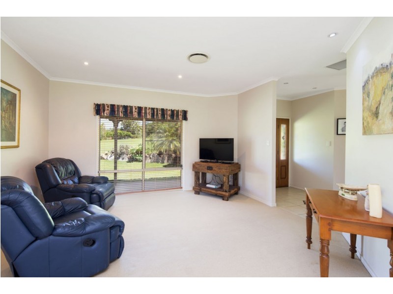 7 Les Douglas Court, Camp Mountain QLD 4520