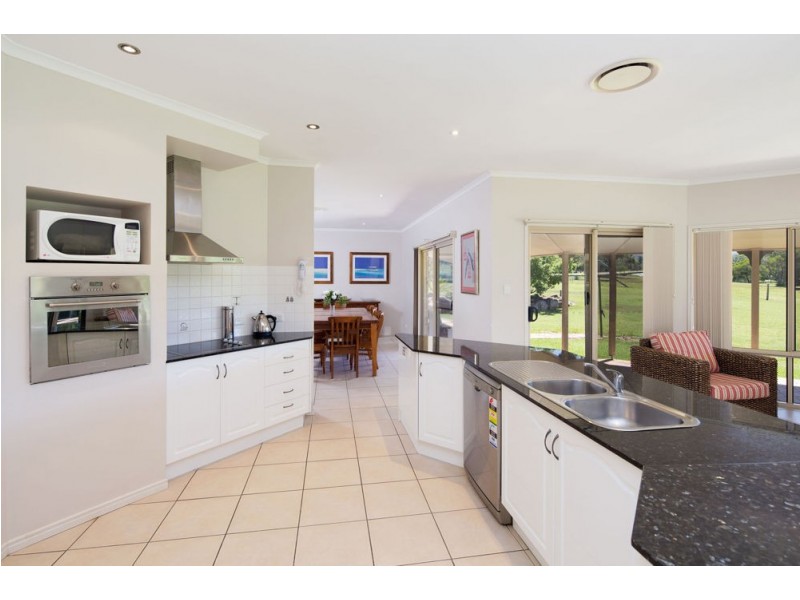 7 Les Douglas Court, Camp Mountain QLD 4520