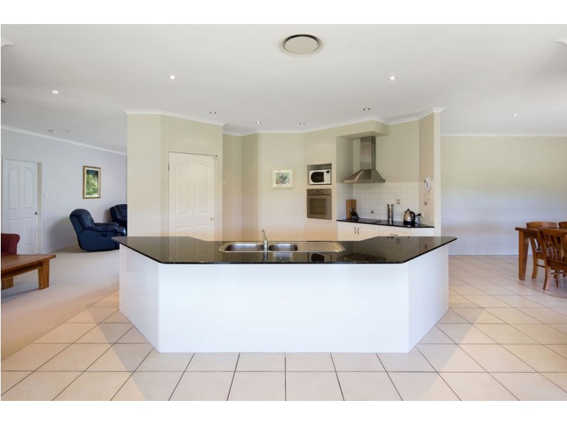 7 Les Douglas Court, Camp Mountain QLD 4520