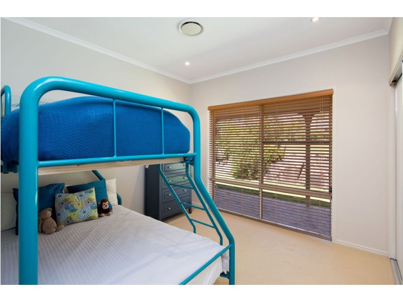 7 Les Douglas Court, Camp Mountain QLD 4520