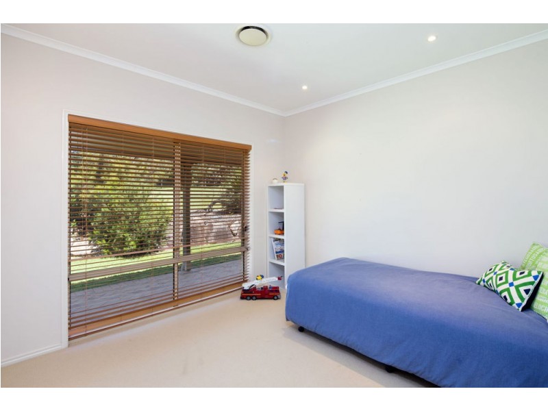 7 Les Douglas Court, Camp Mountain QLD 4520