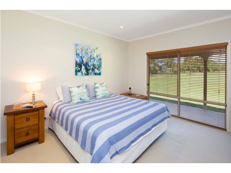 7 Les Douglas Court, Camp Mountain QLD 4520