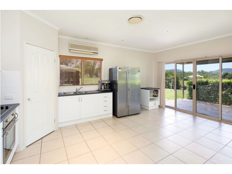 7 Les Douglas Court, Camp Mountain QLD 4520