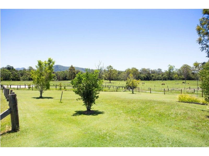 7 Les Douglas Court, Camp Mountain QLD 4520