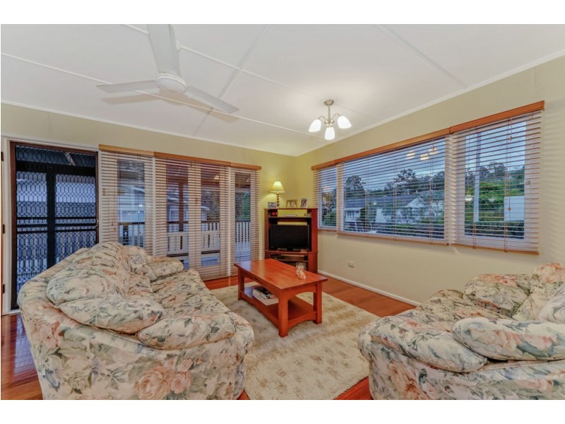 17 Arilpa Crescent, Ferny Hills QLD 4055
