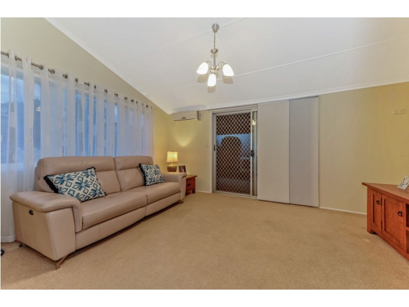 17 Arilpa Crescent, Ferny Hills QLD 4055