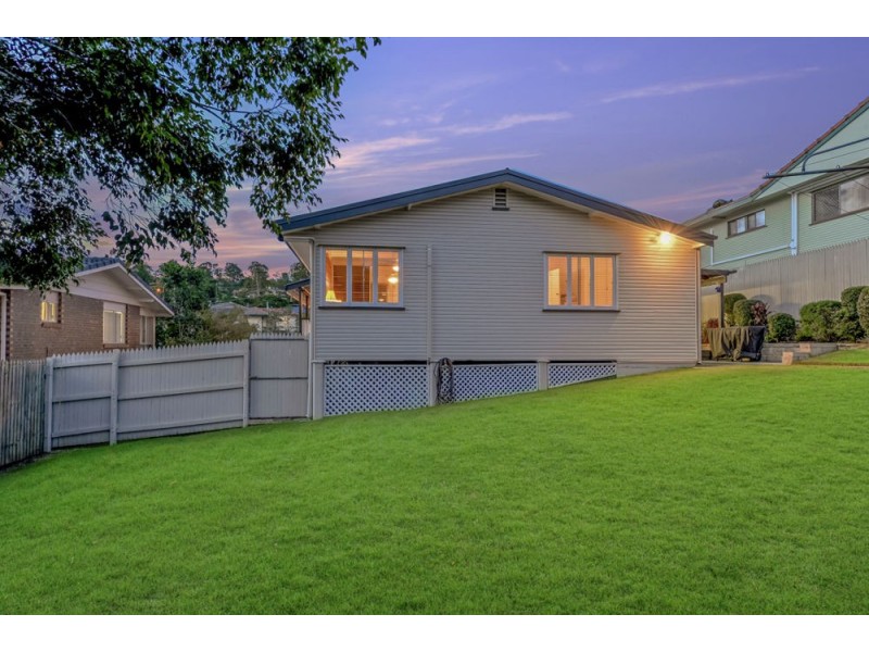 17 Arilpa Crescent, Ferny Hills QLD 4055