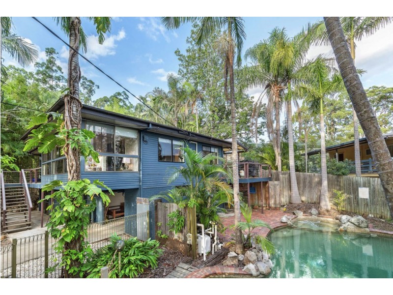 4 Camden Court, Arana Hills QLD 4054