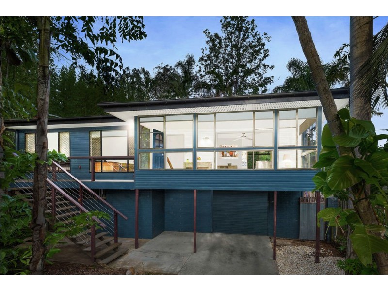 4 Camden Court, Arana Hills QLD 4054